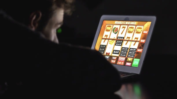 Capsa Banting live table on kasih77 mobile phone showing dealer, player cards, and betting controls